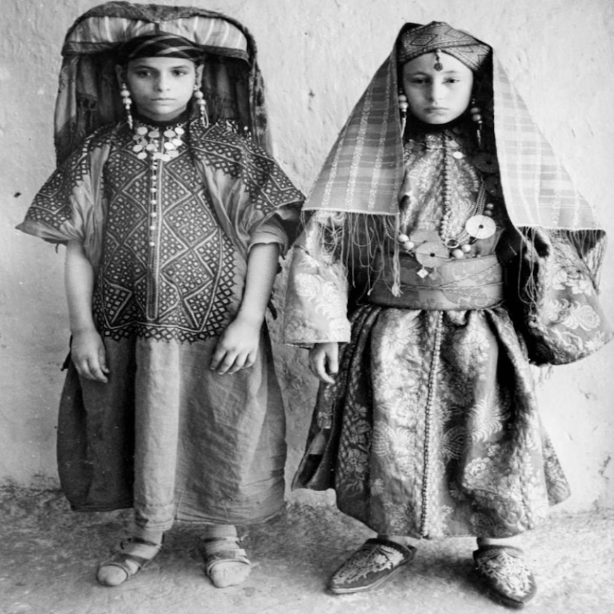 Photograph-by-Jean-Besancenot-Erfoud, Tafilalet-Region-Rouhama-and-Sarah Abehassera-Juifs-du- Maroc-Exhibition-Paris-Morocco-Travel-Blog