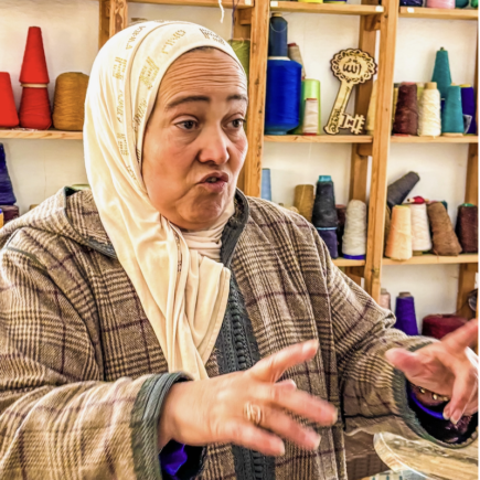 amina-yabis-cherry-buttons-cooperative-weaving-jewelry-workshop-morocco-travel-blog
