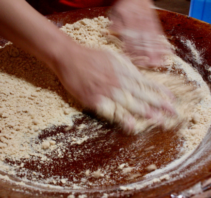 middle-atlas-amina-yabis-couscous-rolling-workshop-morocco-travel-blog